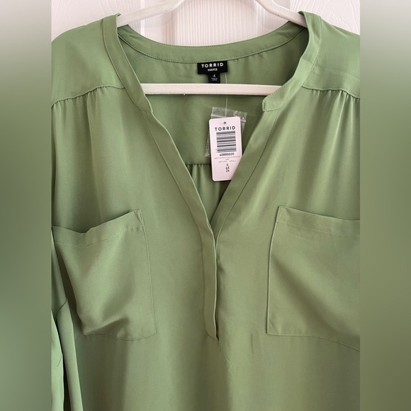 NWT TORRID Women’s Plus Size Harper Studio 3/4 Sleeve Blouse Size 4X - Picture 4 of 7